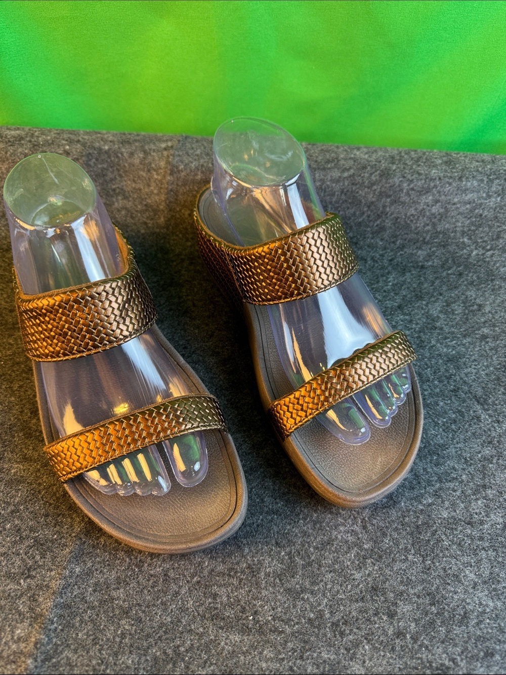 Gently Used FitFlop bronze sandals women’s 8